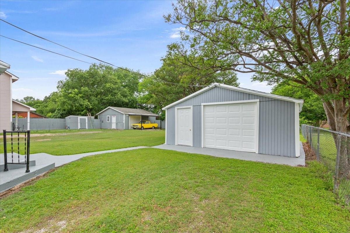 212 Avenue E Lacy Lakeview TX 76705