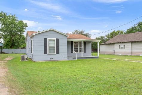 212 Avenue E Lacy Lakeview TX 76705