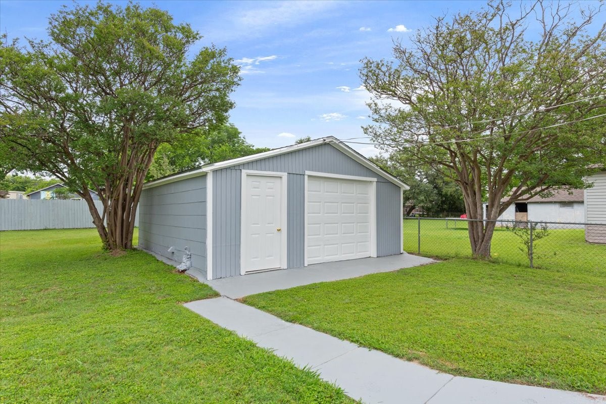 212 Avenue E Lacy Lakeview TX 76705
