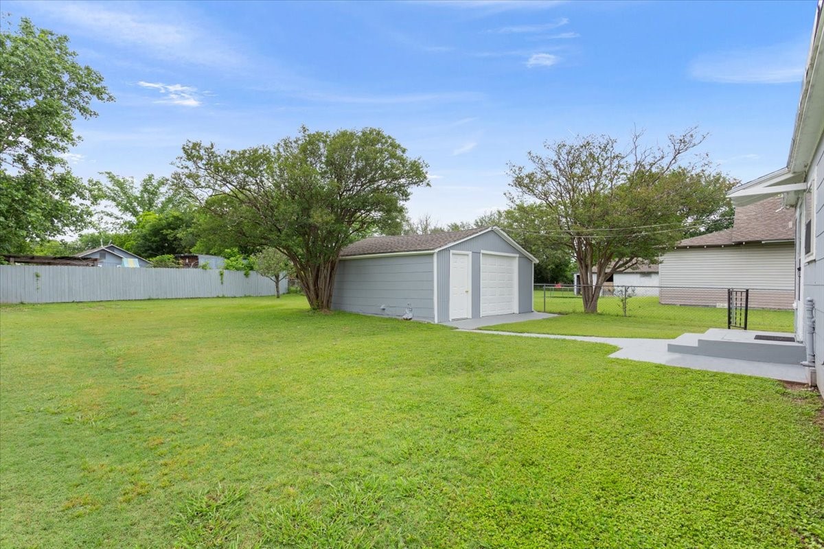 212 Avenue E Lacy Lakeview TX 76705