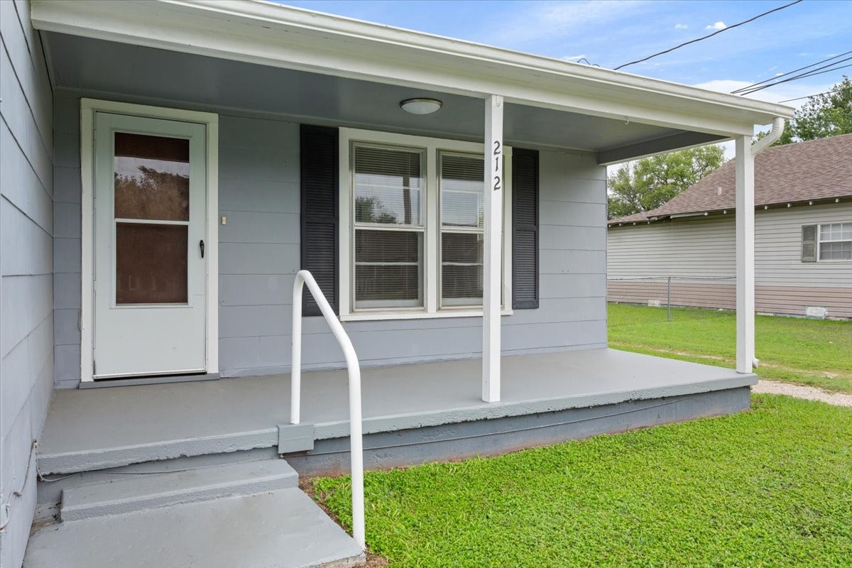 212 Avenue E Lacy Lakeview TX 76705