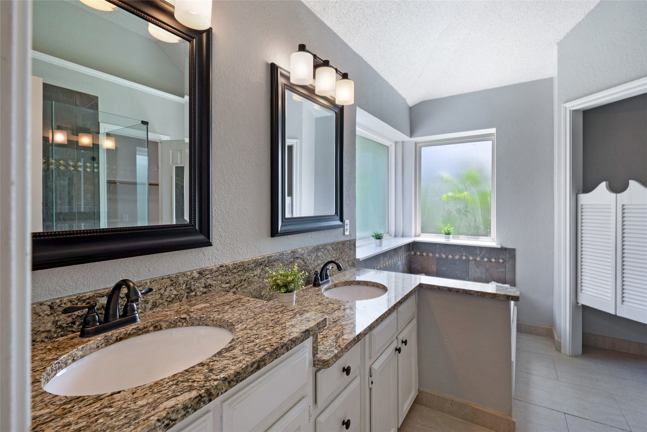 1803 Hunters Ridge Drive Grapevine TX 76051