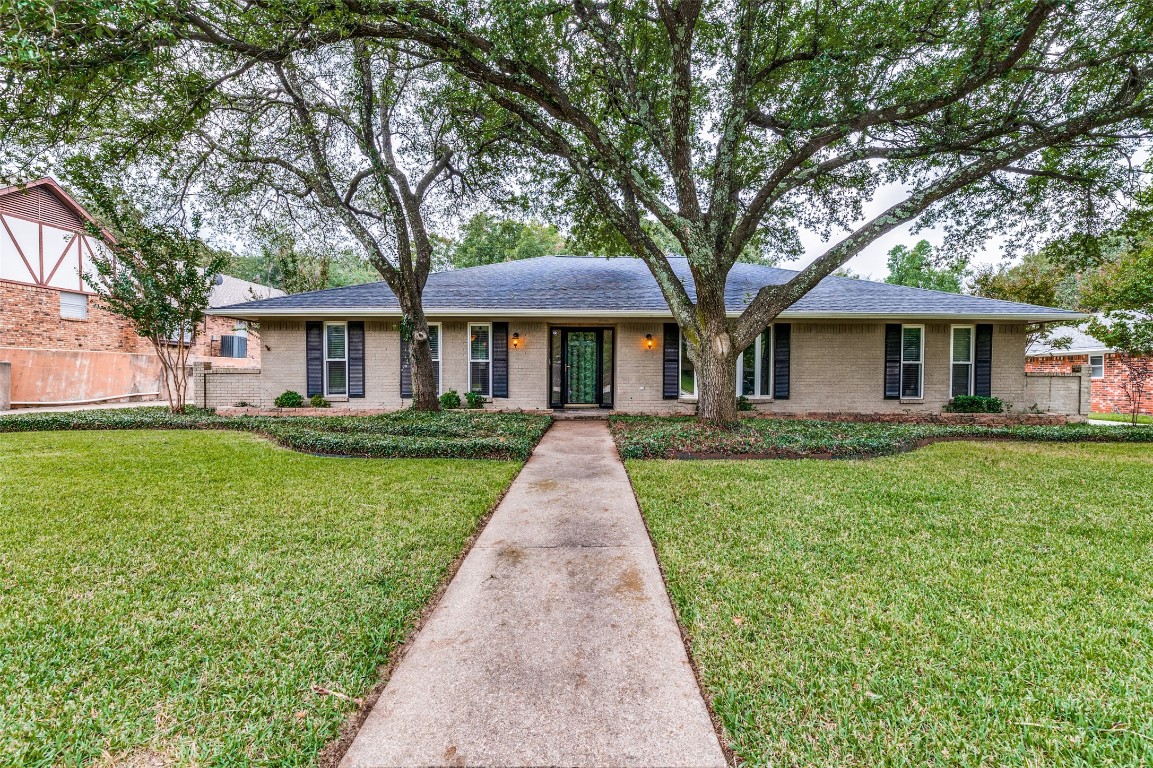 4402 Woodridge Drive Arlington TX 76013