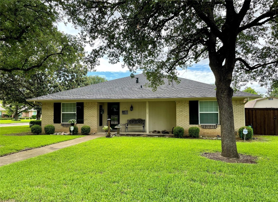 2122 Meadow Lane Grand Prairie TX 75050