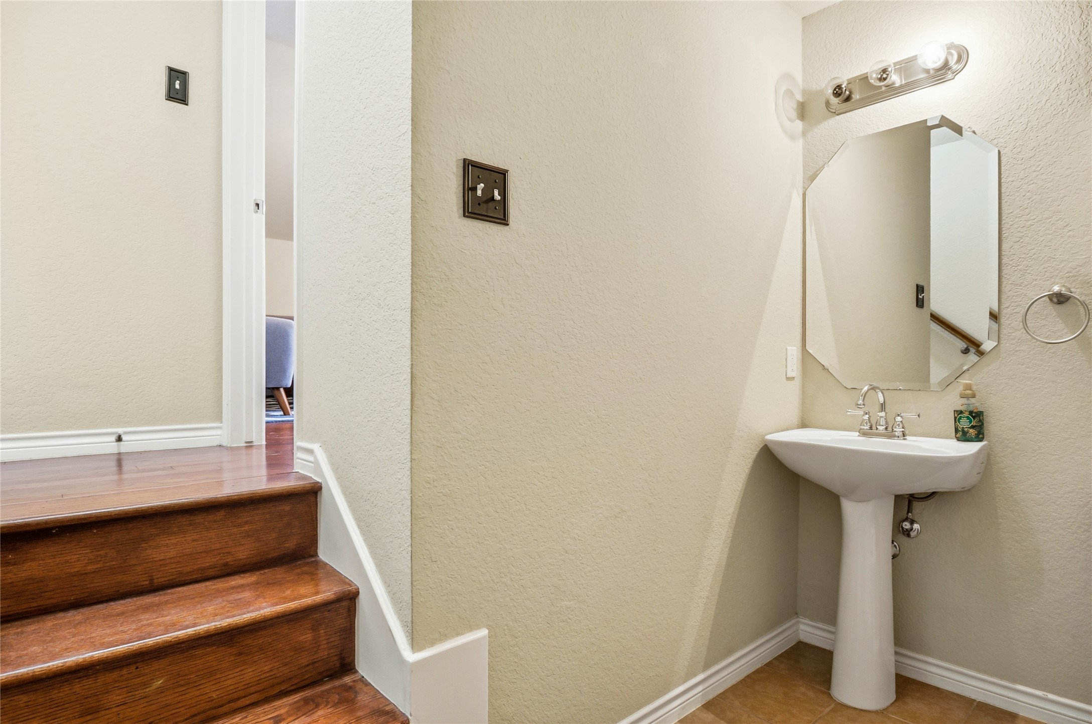 937 Yucca Court Burleson TX 76028