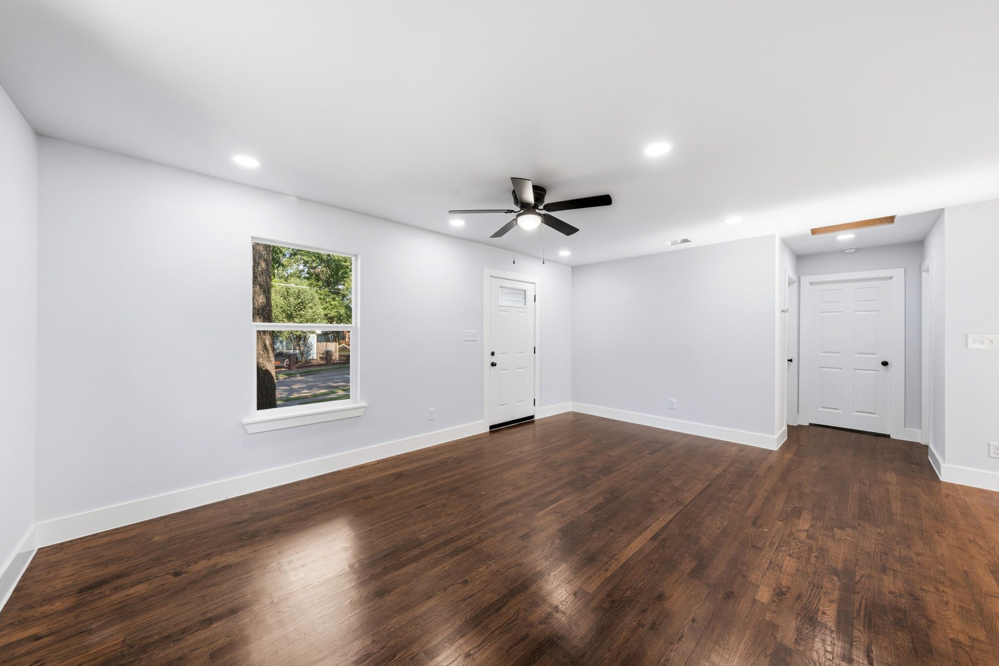 1239 Tarpley Avenue Dallas TX 75211