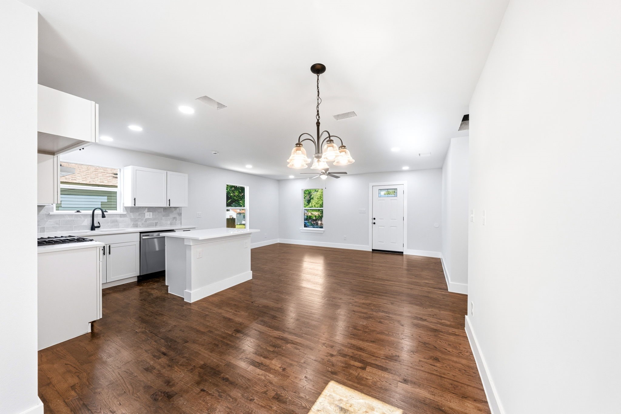 1239 Tarpley Avenue Dallas TX 75211