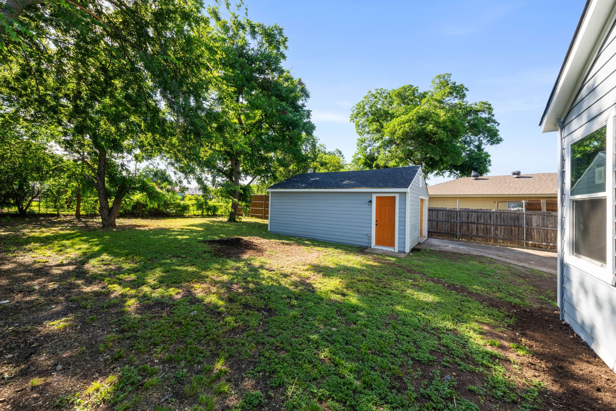 1239 Tarpley Avenue Dallas TX 75211