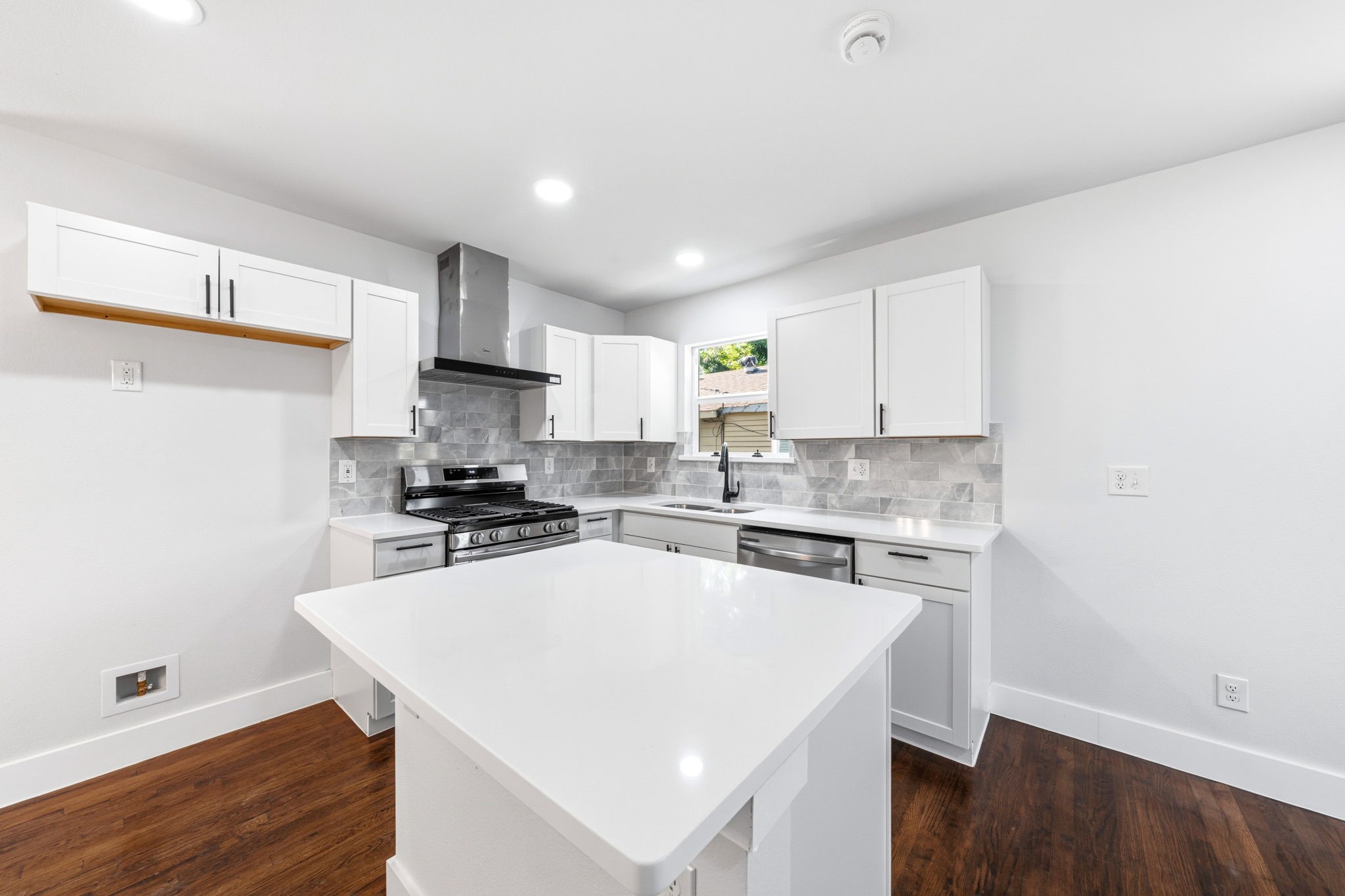 1239 Tarpley Avenue Dallas TX 75211