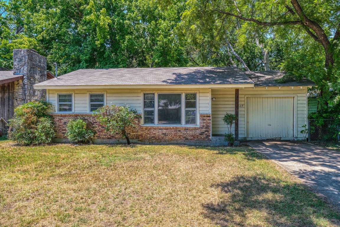 609 N Wood Street Cleburne TX 76033