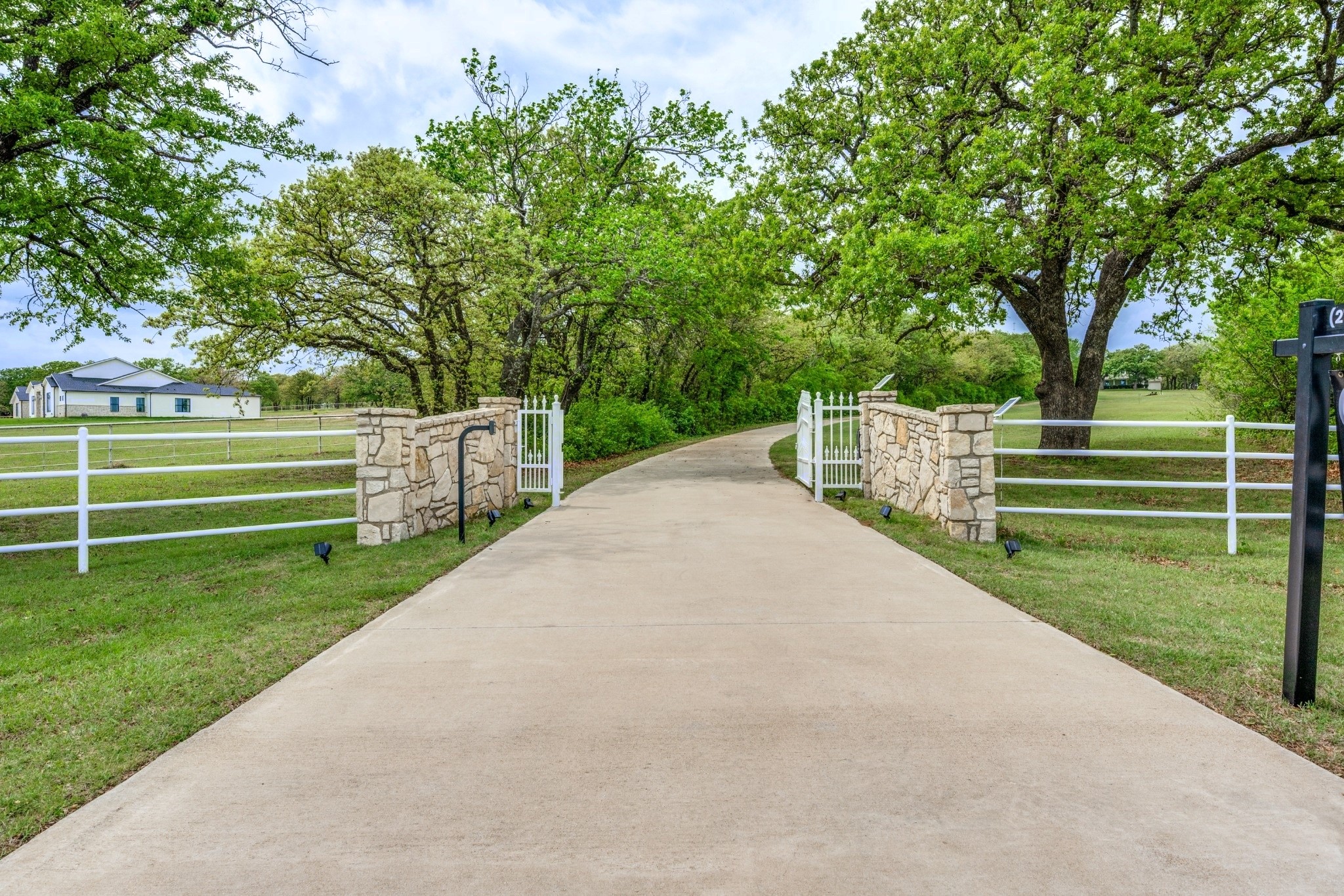 10501 County Road 1016 Burleson TX 76028