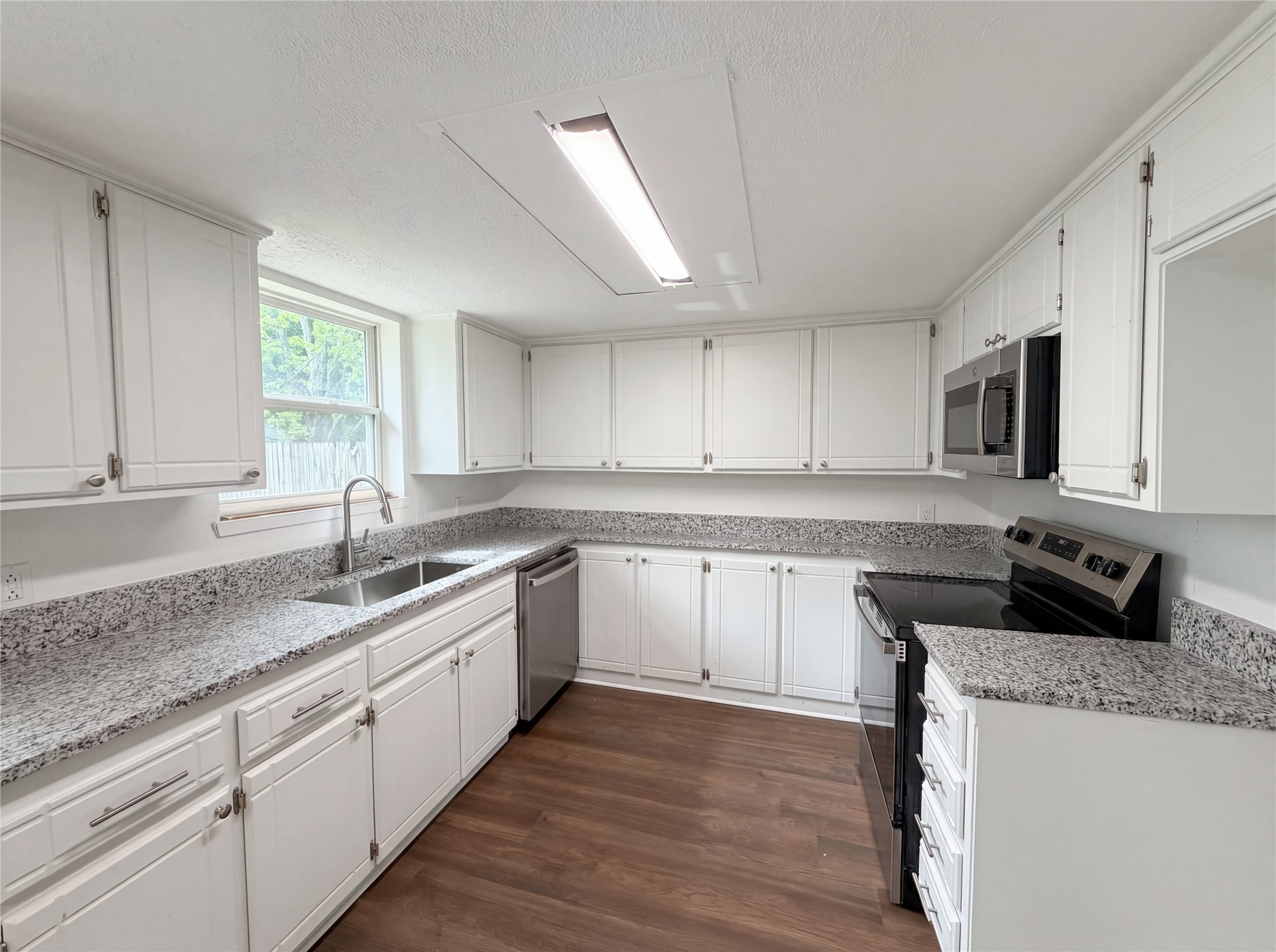 913 Jayellen Court Burleson TX 76028