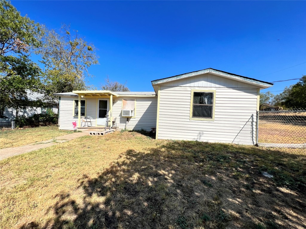 1305 S Dempster Street Hamilton TX 76531
