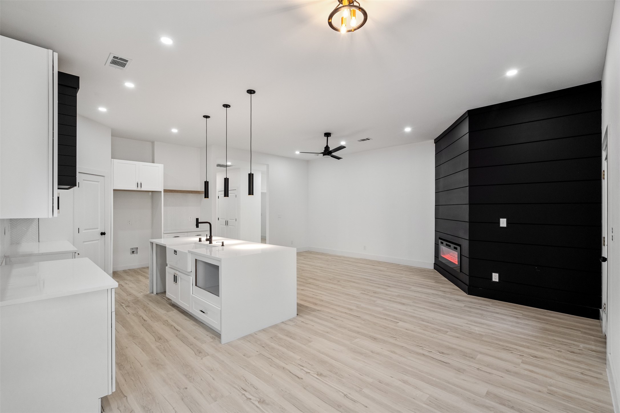 1906 El Paso Street Grand Prairie TX 75051