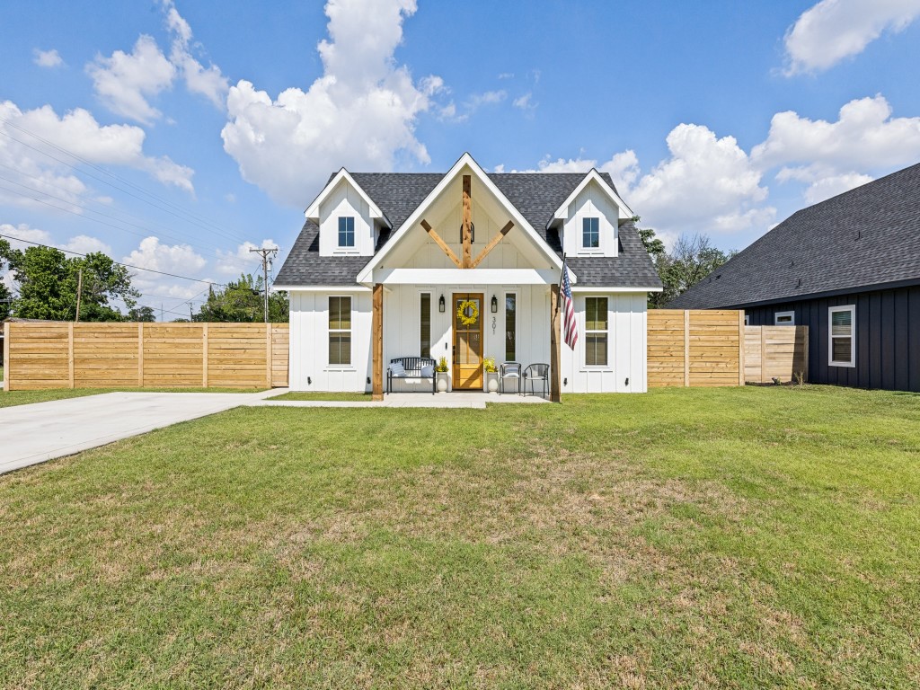 301 S Oak Street Boyd TX 76023
