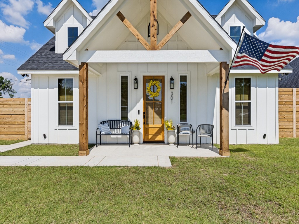 301 S Oak Street Boyd TX 76023
