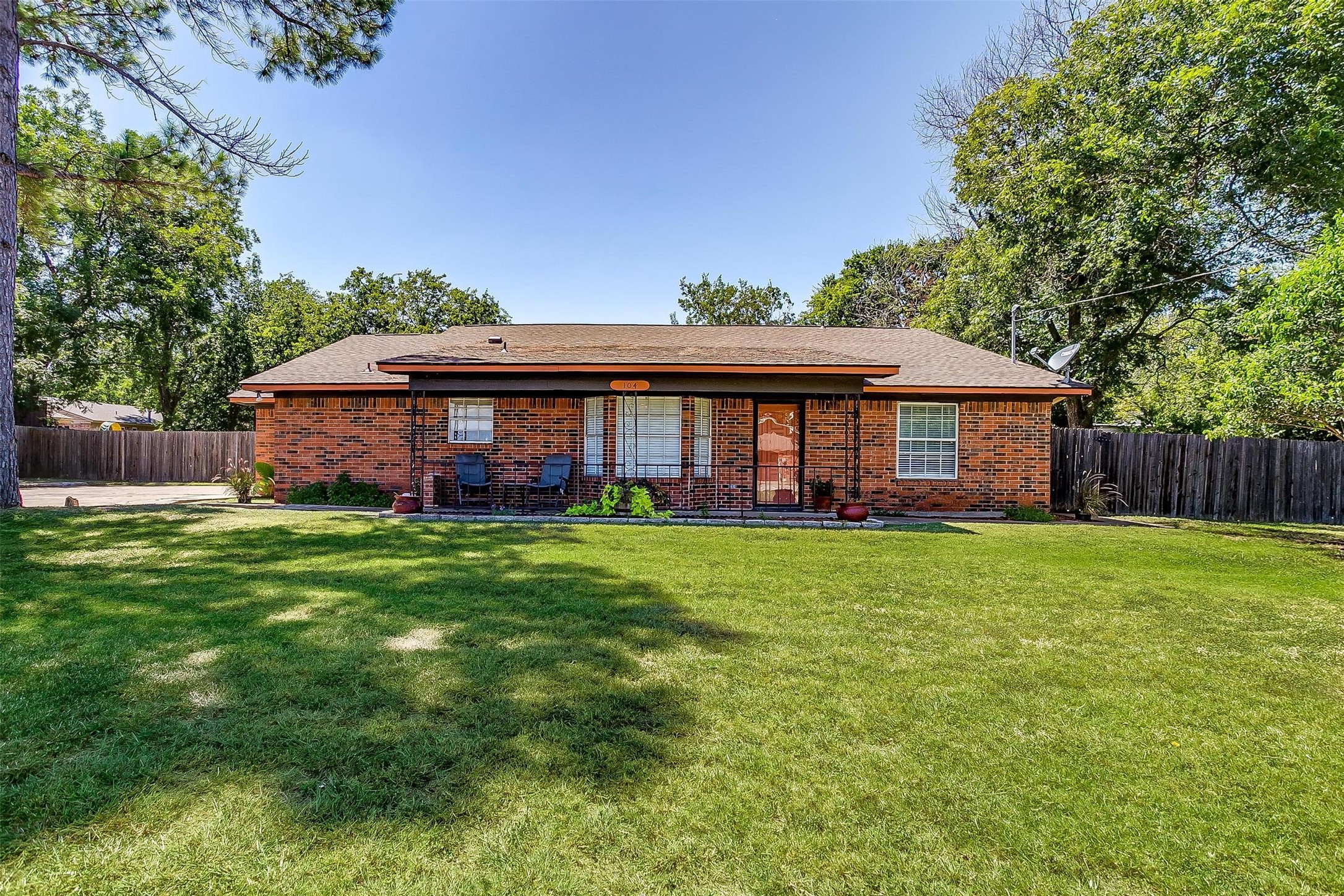 104 S Oak Street Crowley TX 76036