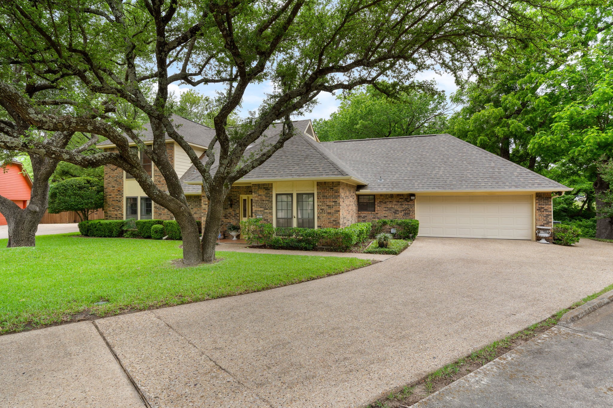 121 Nicklaus Nook Lancaster TX 75146