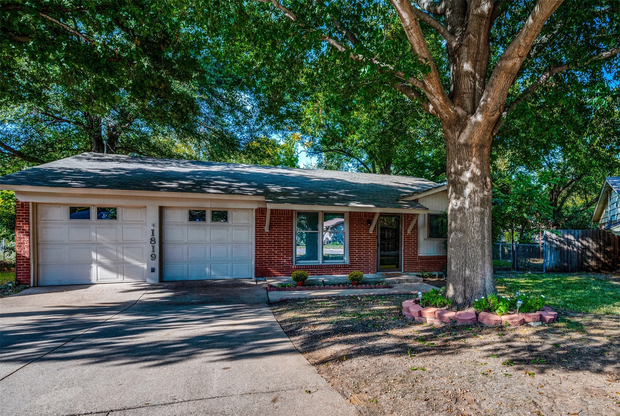 1819 Windsor Court Arlington TX 76012