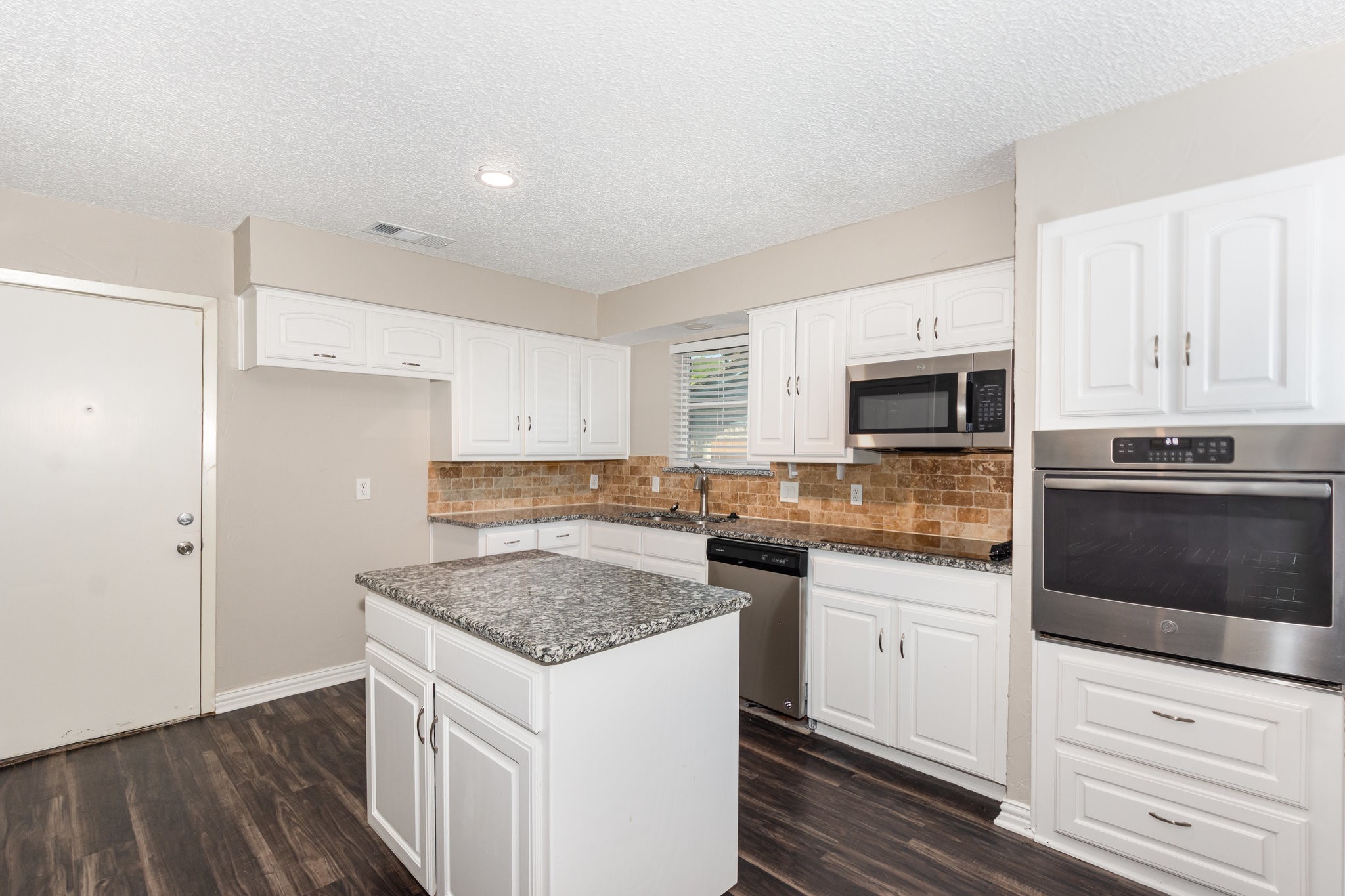 6908 Briardale Drive North Richland Hills TX 76182
