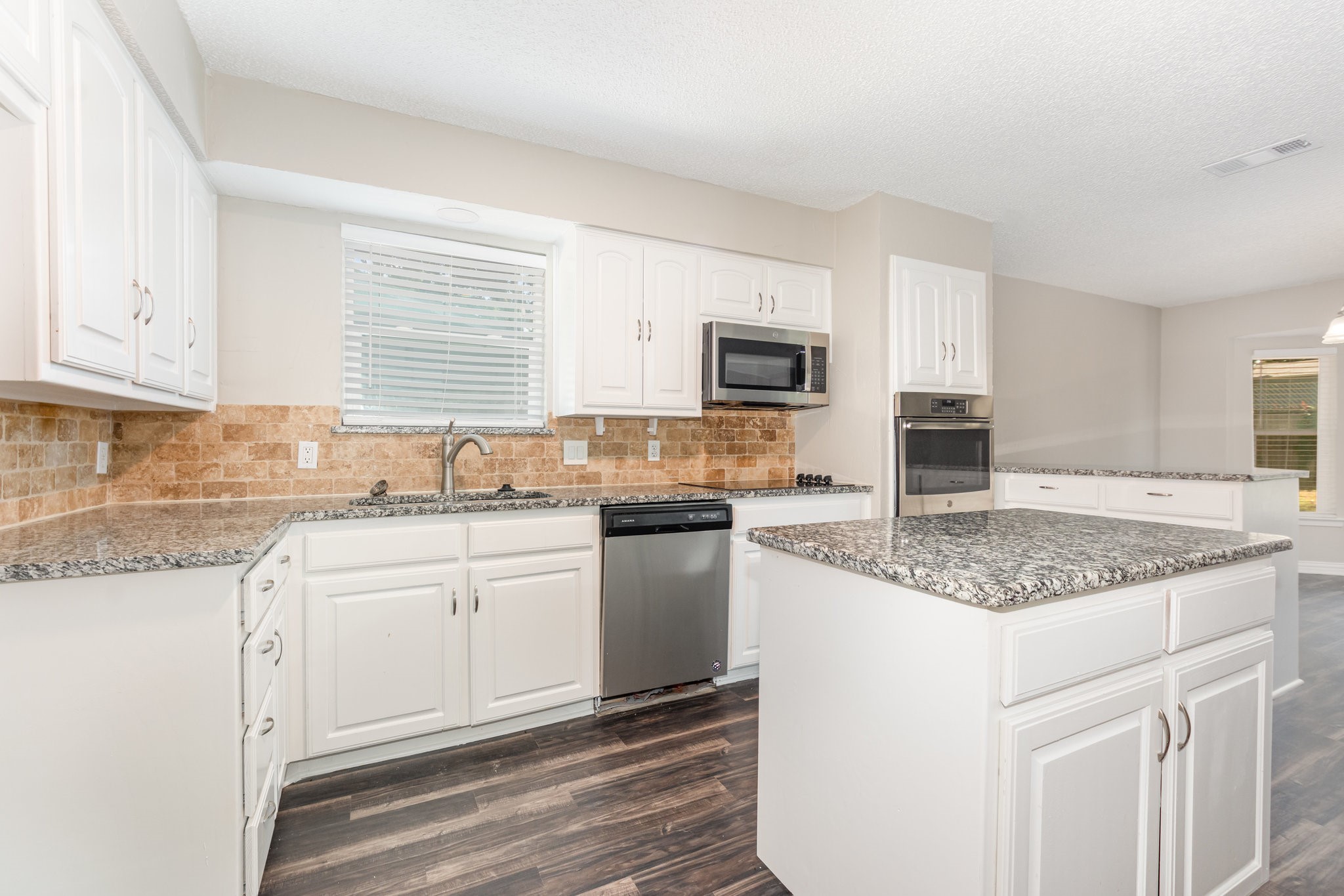 6908 Briardale Drive North Richland Hills TX 76182
