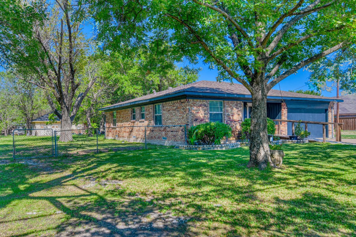 3817 S Peachtree Road Balch Springs TX 75180