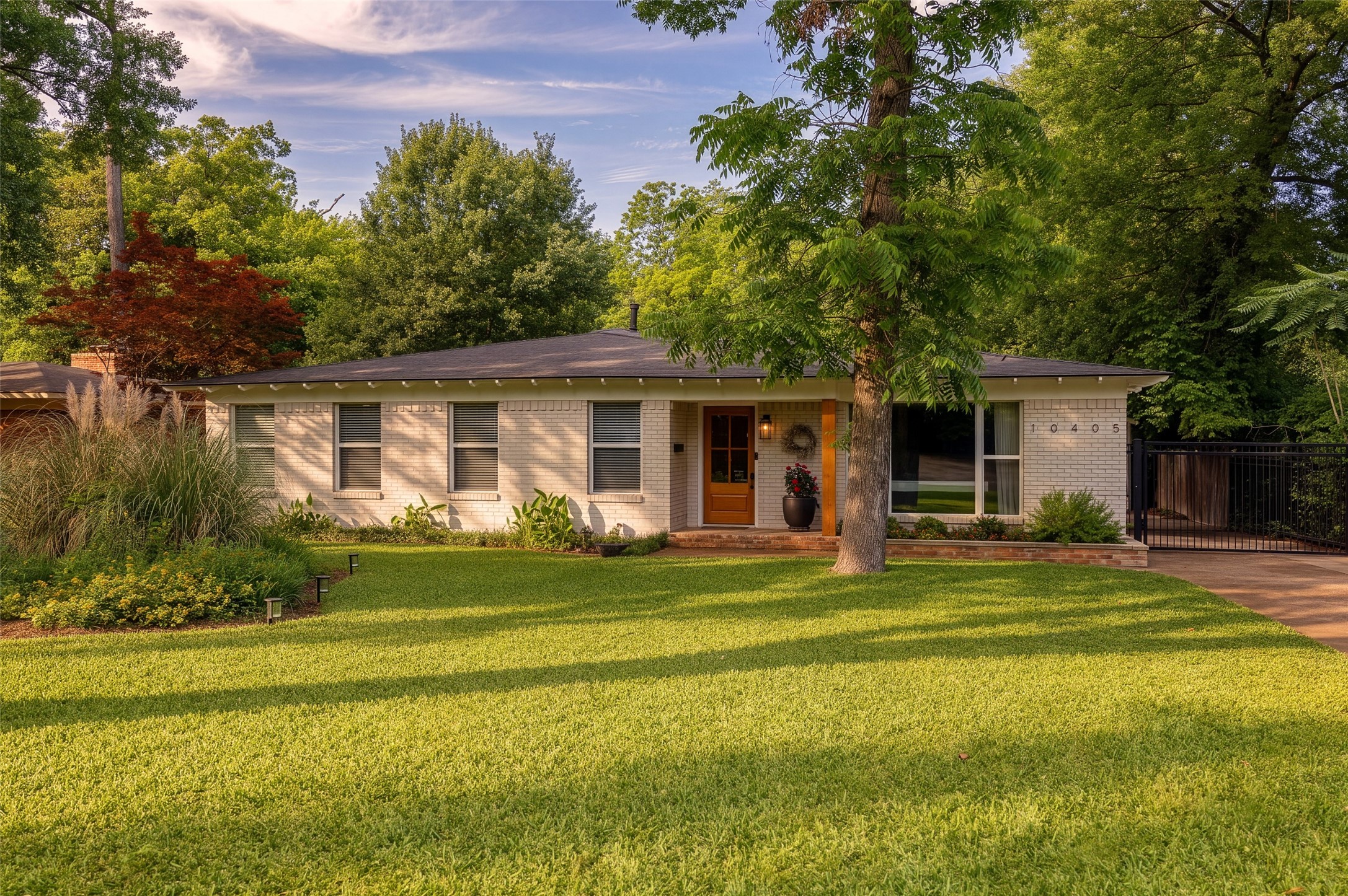 10405 Lake Gardens Drive Dallas TX 75218