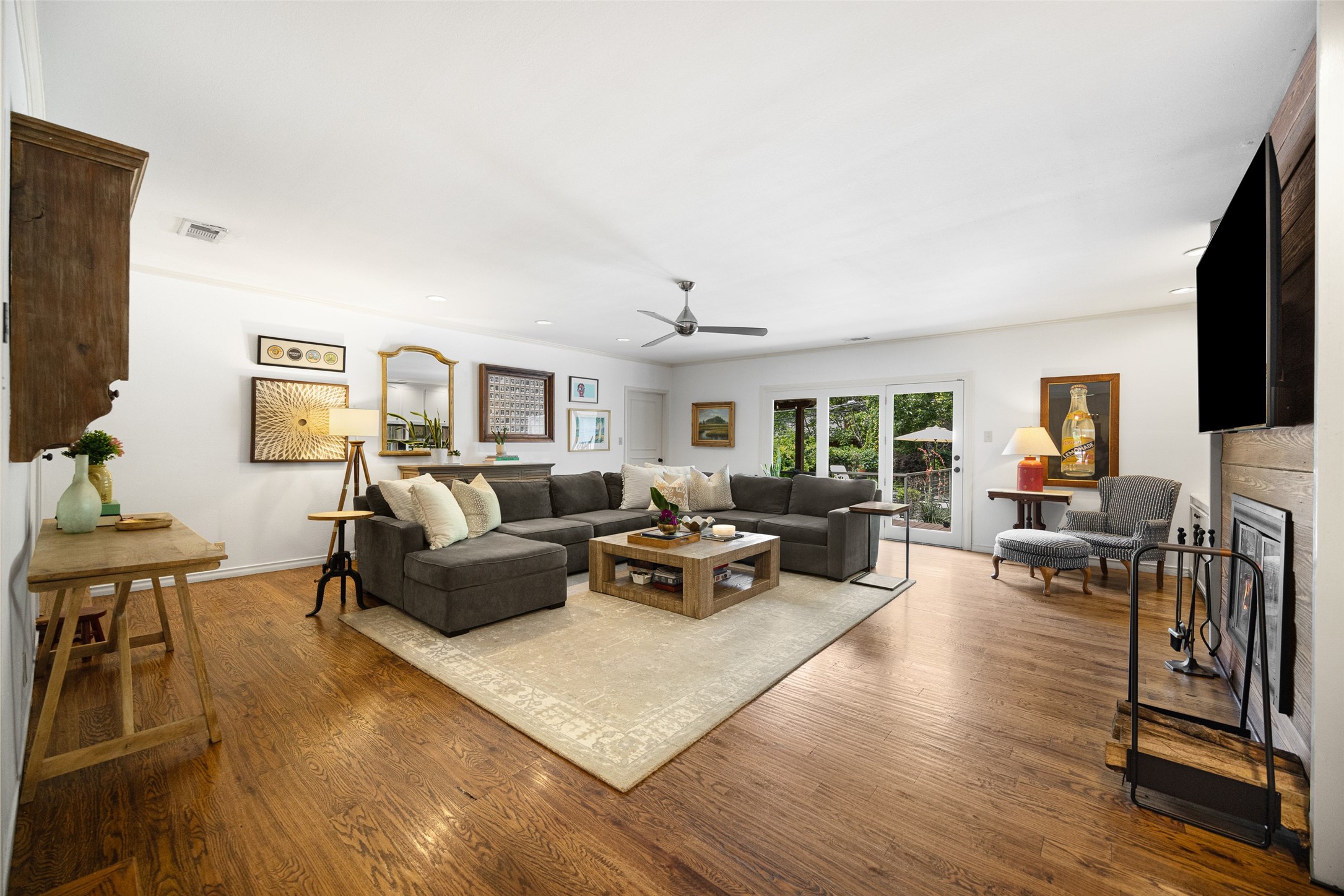 10405 Lake Gardens Drive Dallas TX 75218