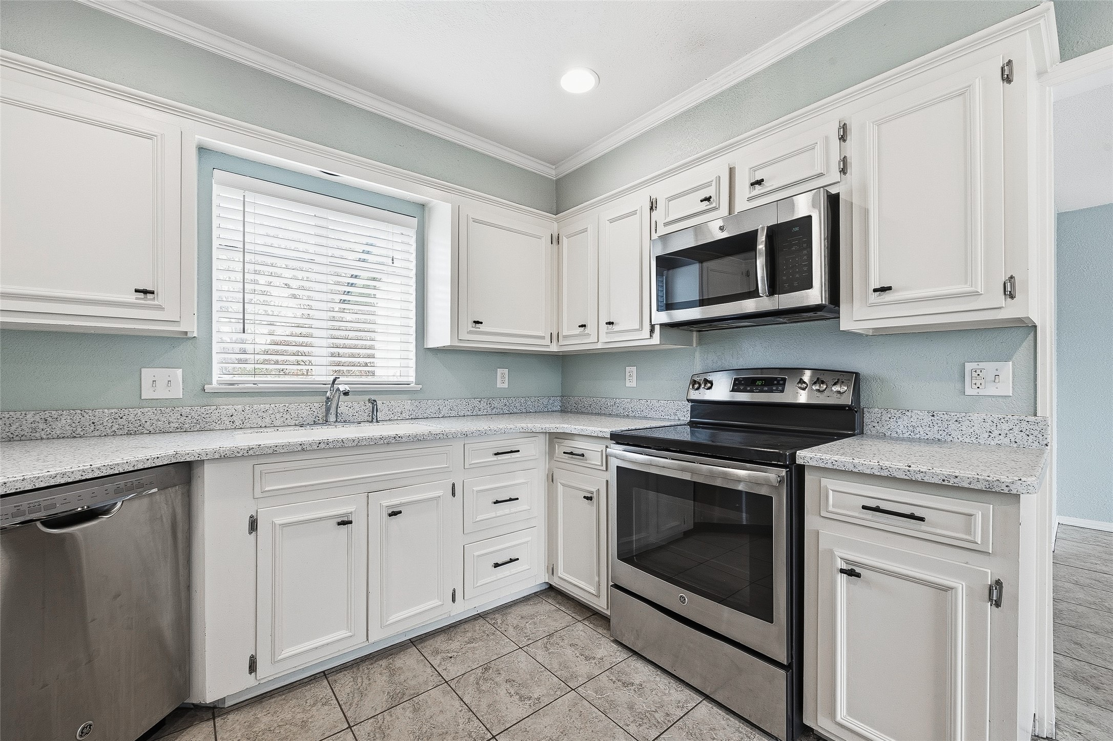 1901 Bluebird Avenue Fort Worth TX 76111