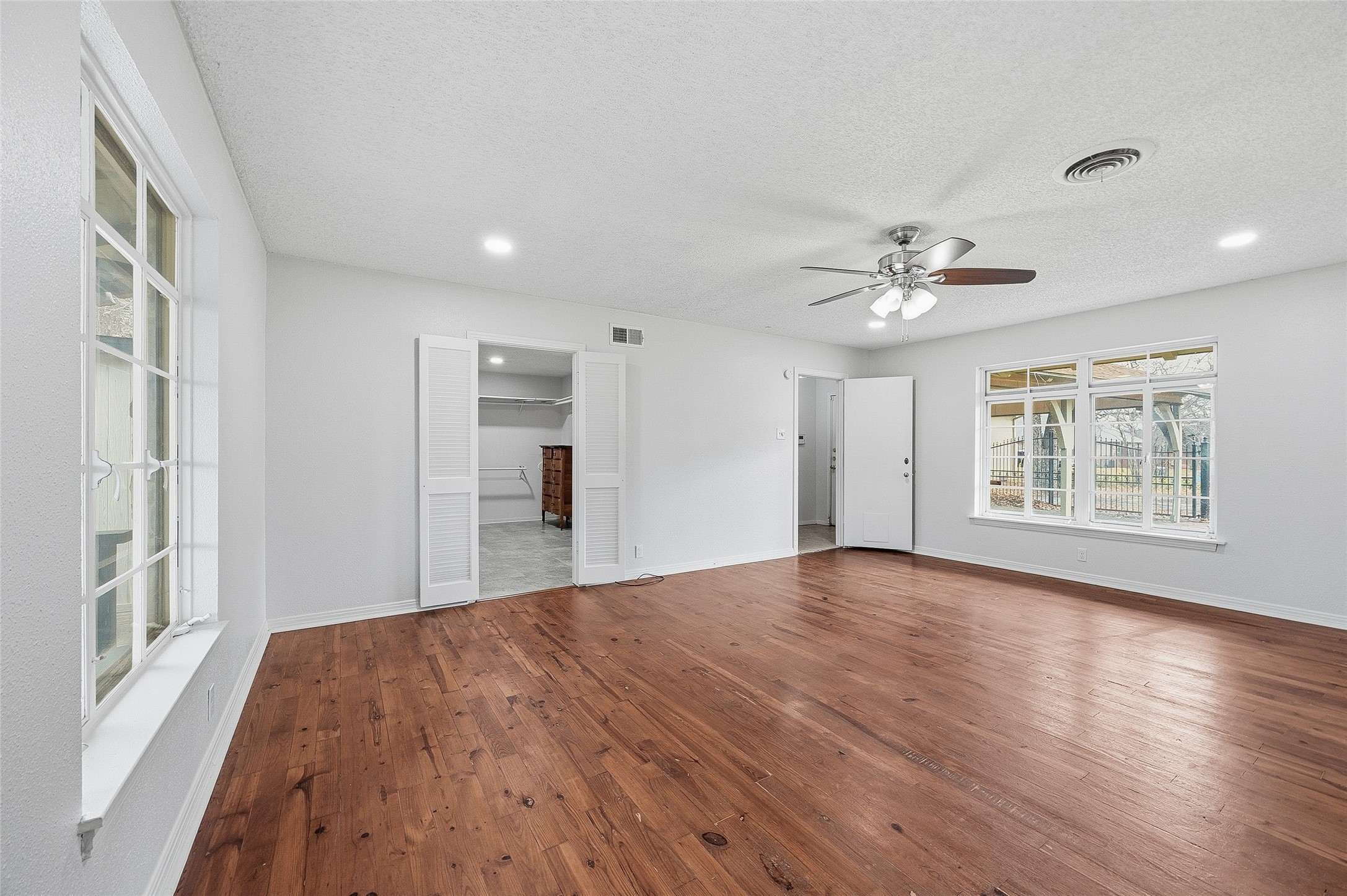 1901 Bluebird Avenue Fort Worth TX 76111