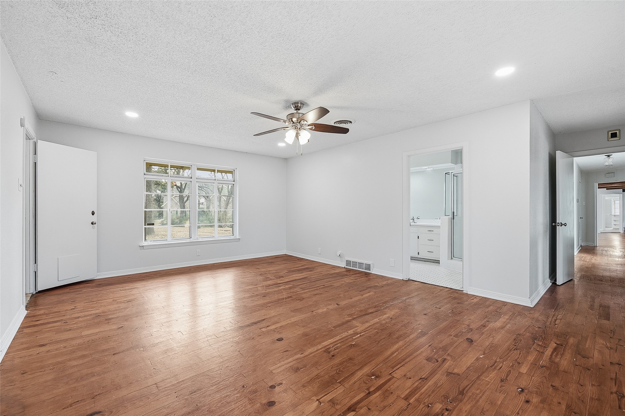 1901 Bluebird Avenue Fort Worth TX 76111