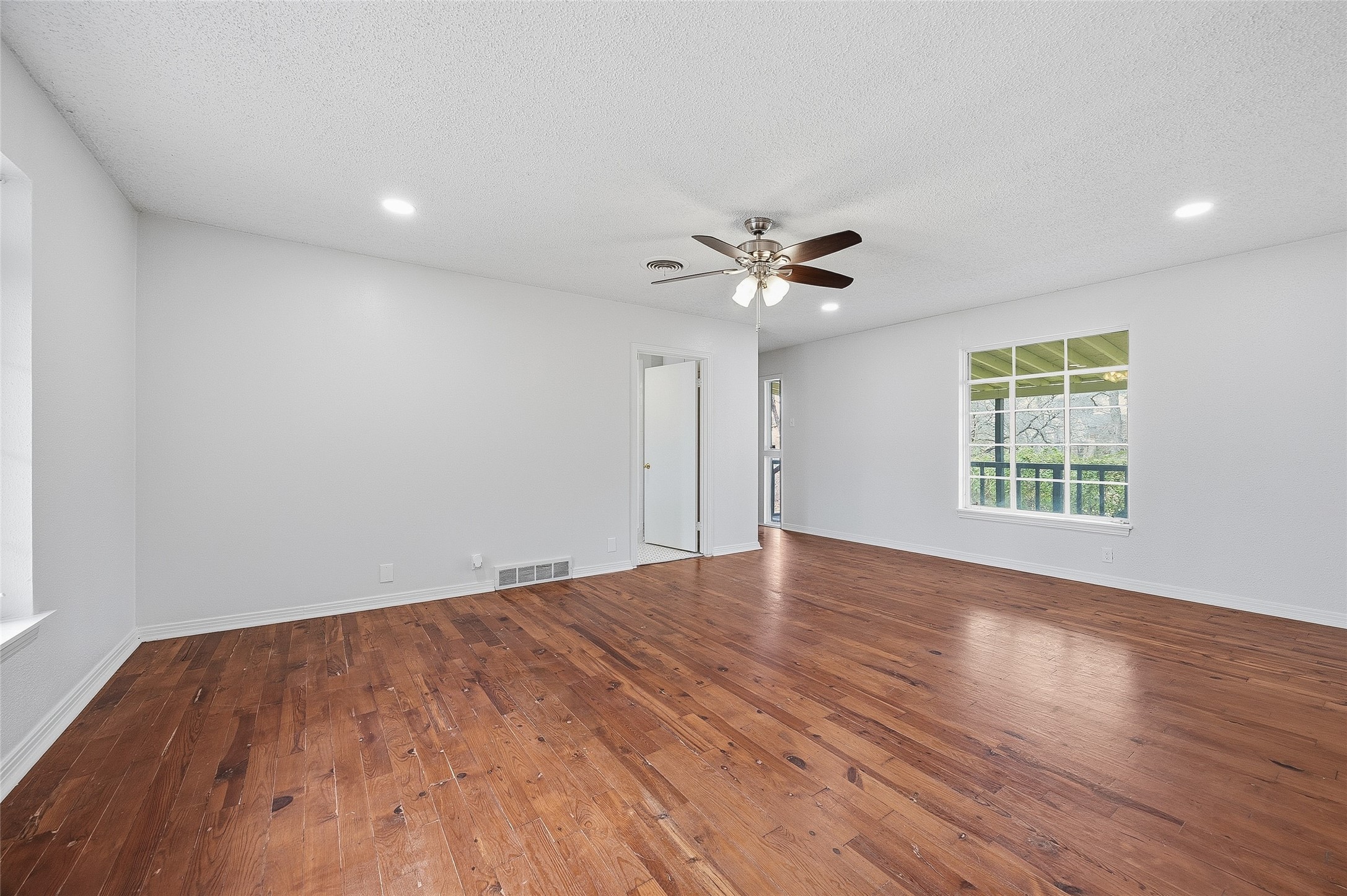 1901 Bluebird Avenue Fort Worth TX 76111