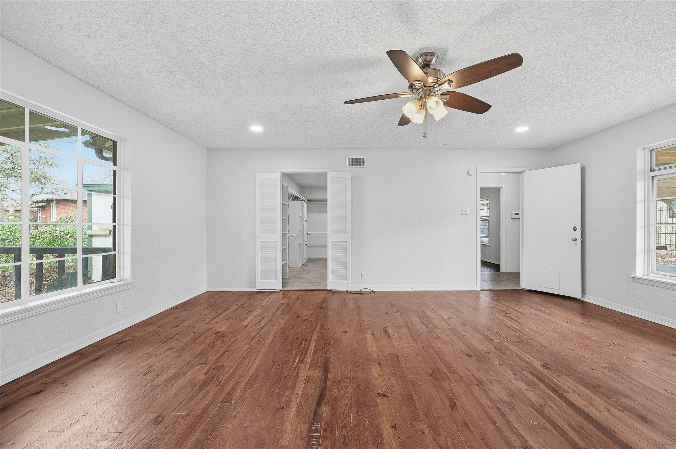 1901 Bluebird Avenue Fort Worth TX 76111