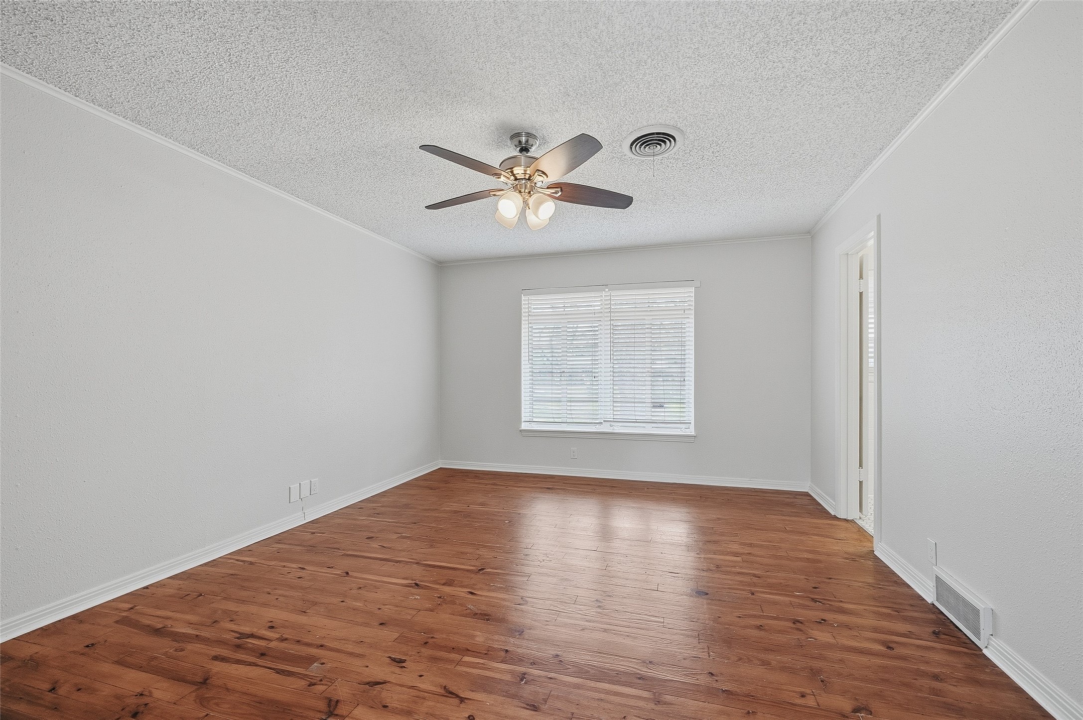 1901 Bluebird Avenue Fort Worth TX 76111