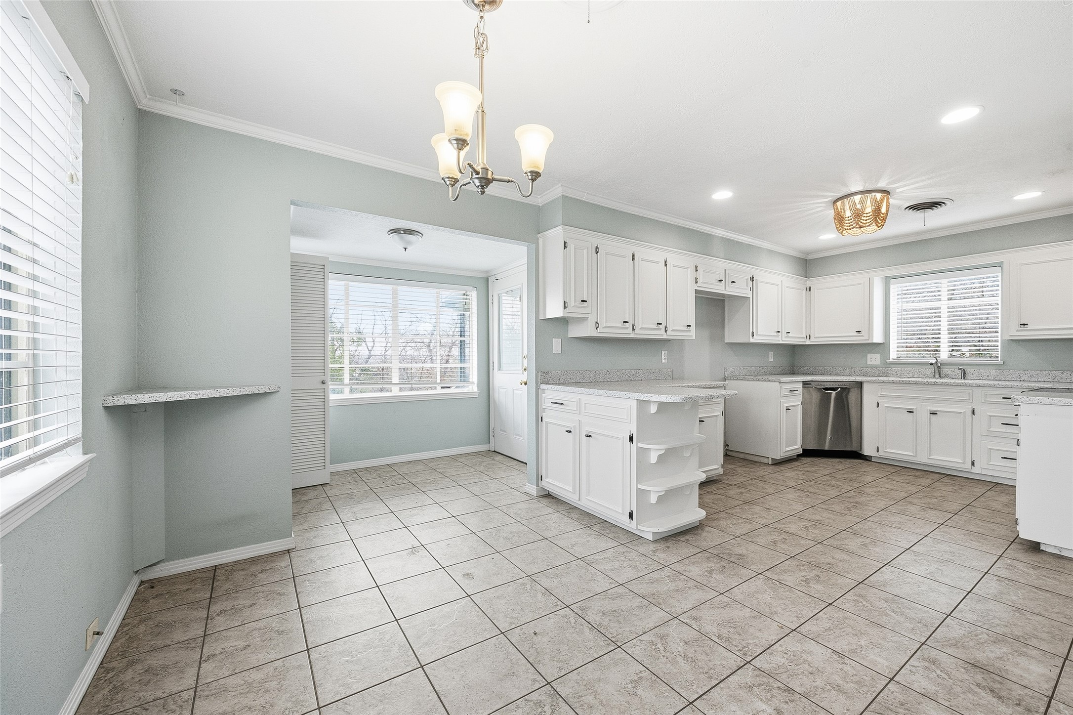 1901 Bluebird Avenue Fort Worth TX 76111