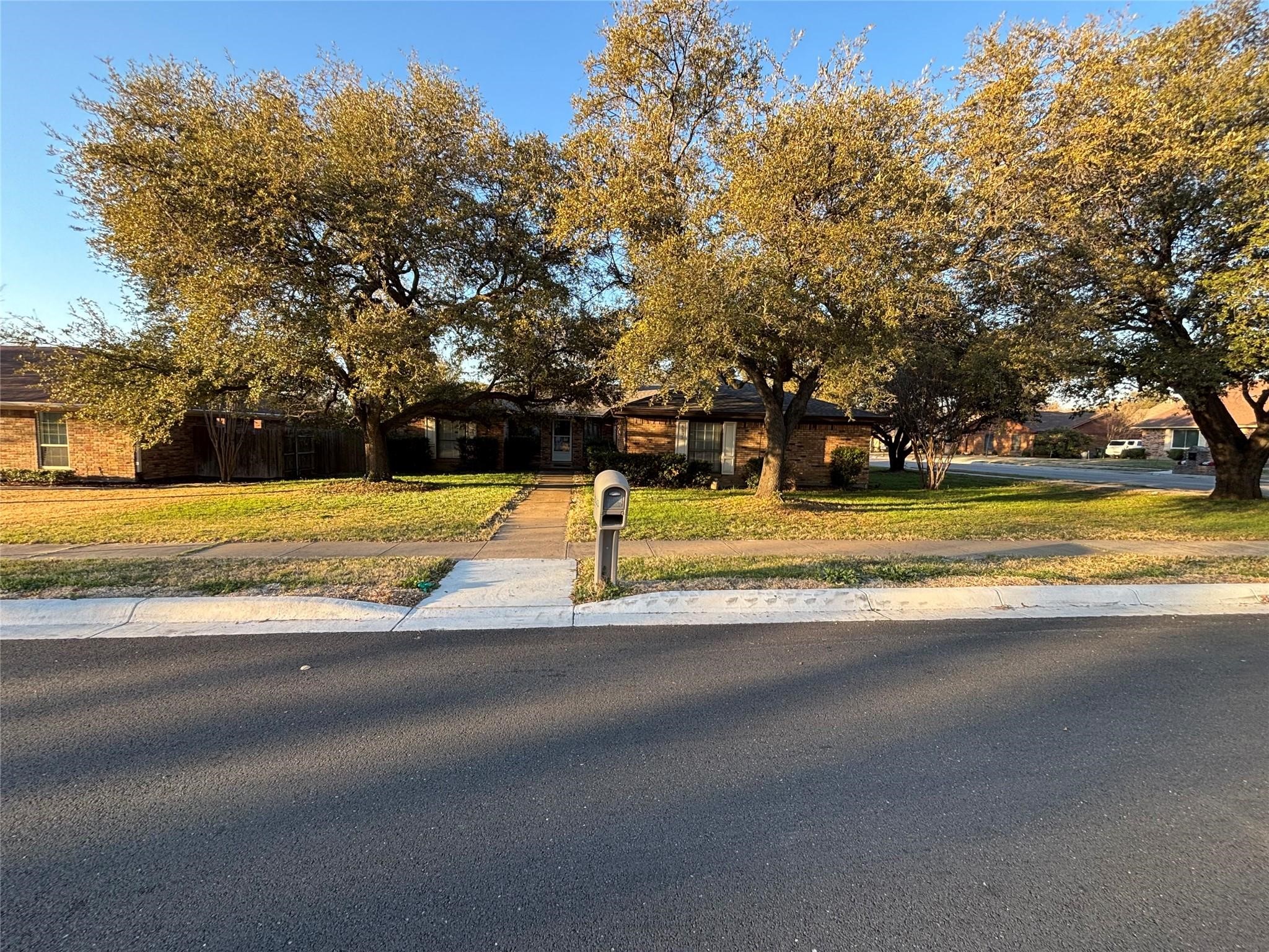 6533 Riviera Drive North Richland Hills TX 76180