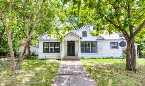 819 W 10th Street Bonham TX 75418