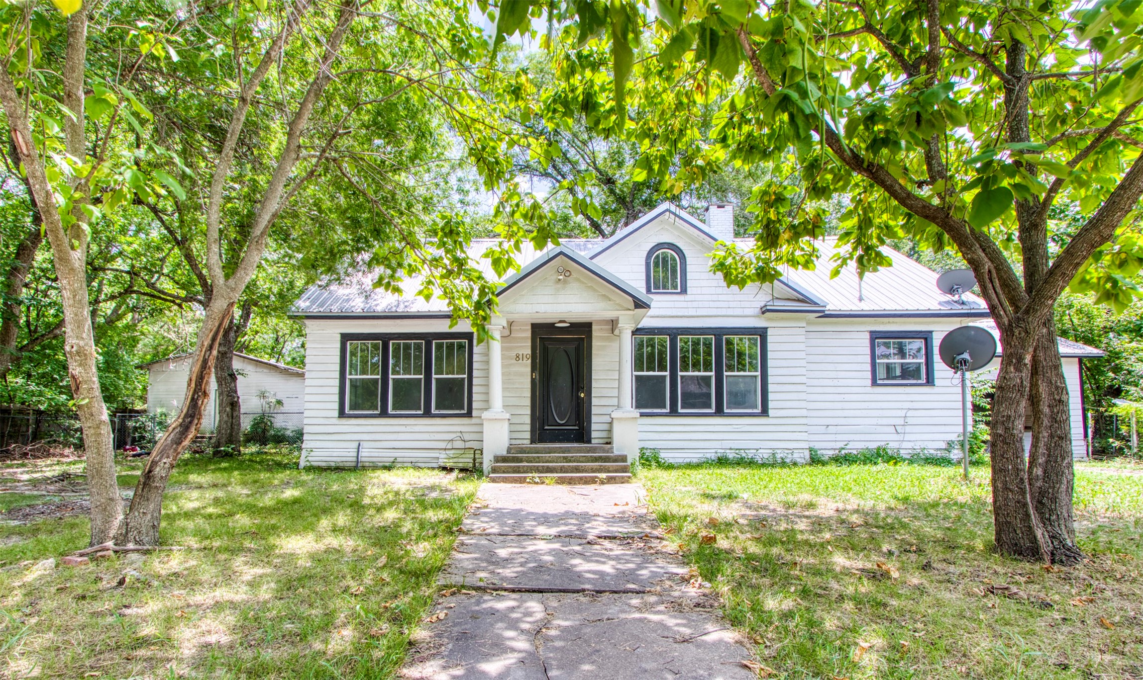 819 W 10th Street Bonham TX 75418