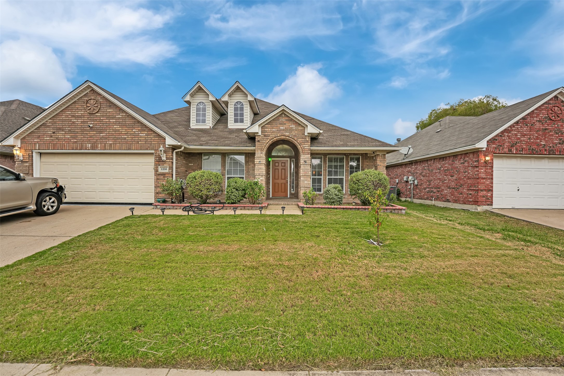 1216 Amesbury Lane Grand Prairie TX 75052