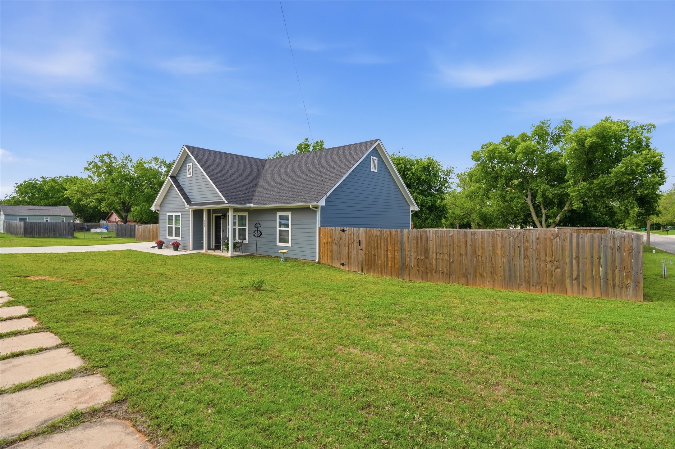 304 W Greenwood Avenue Bowie TX 76230