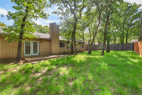 1109 Pine Ridge Drive Azle TX 76020