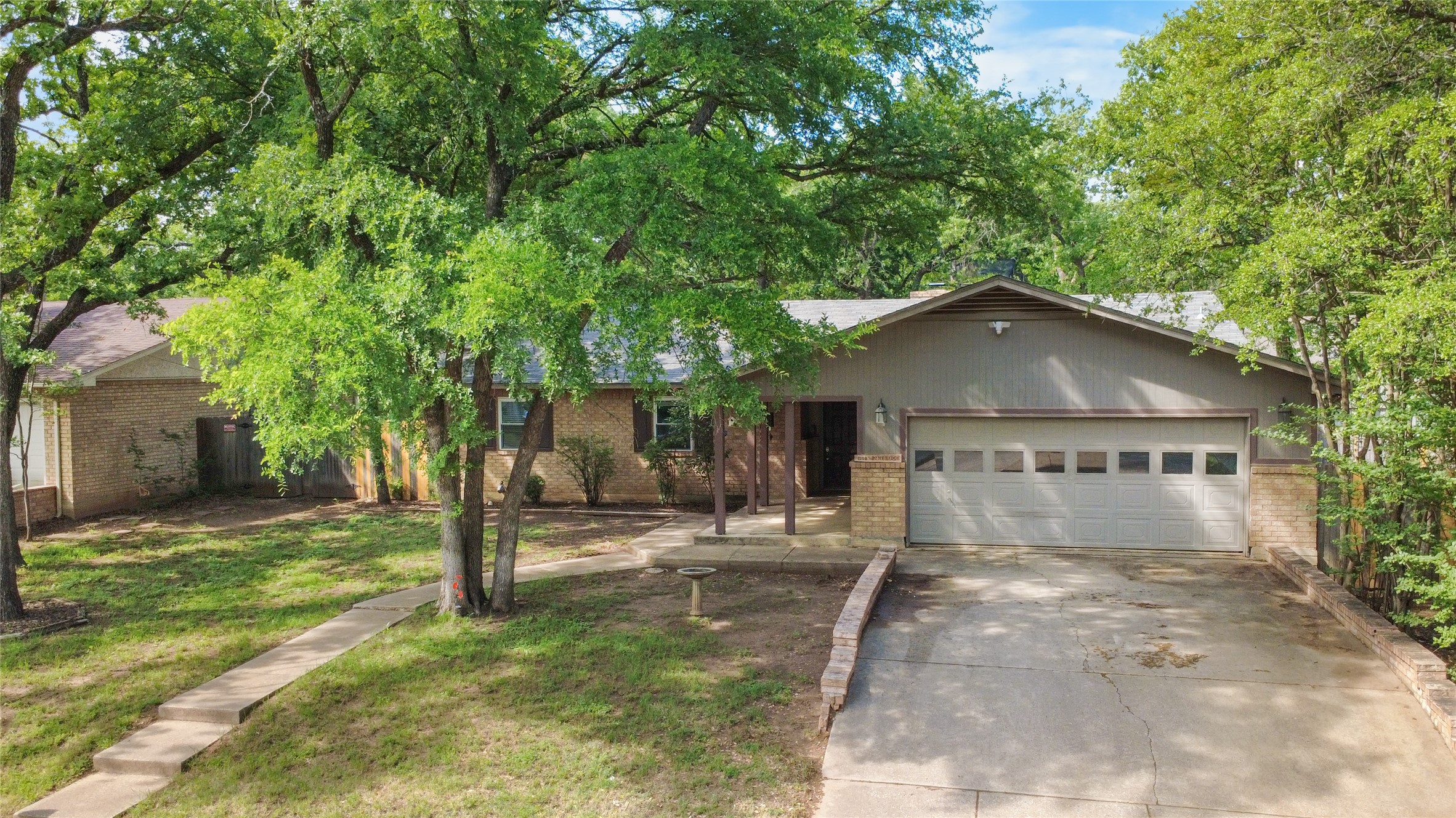 1109 Pine Ridge Drive Azle TX 76020