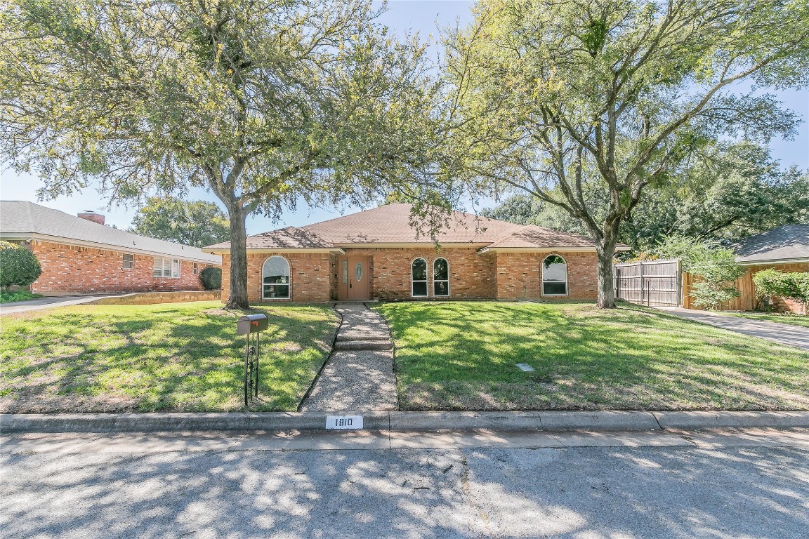 1810 Waterwood Drive Arlington TX 76012