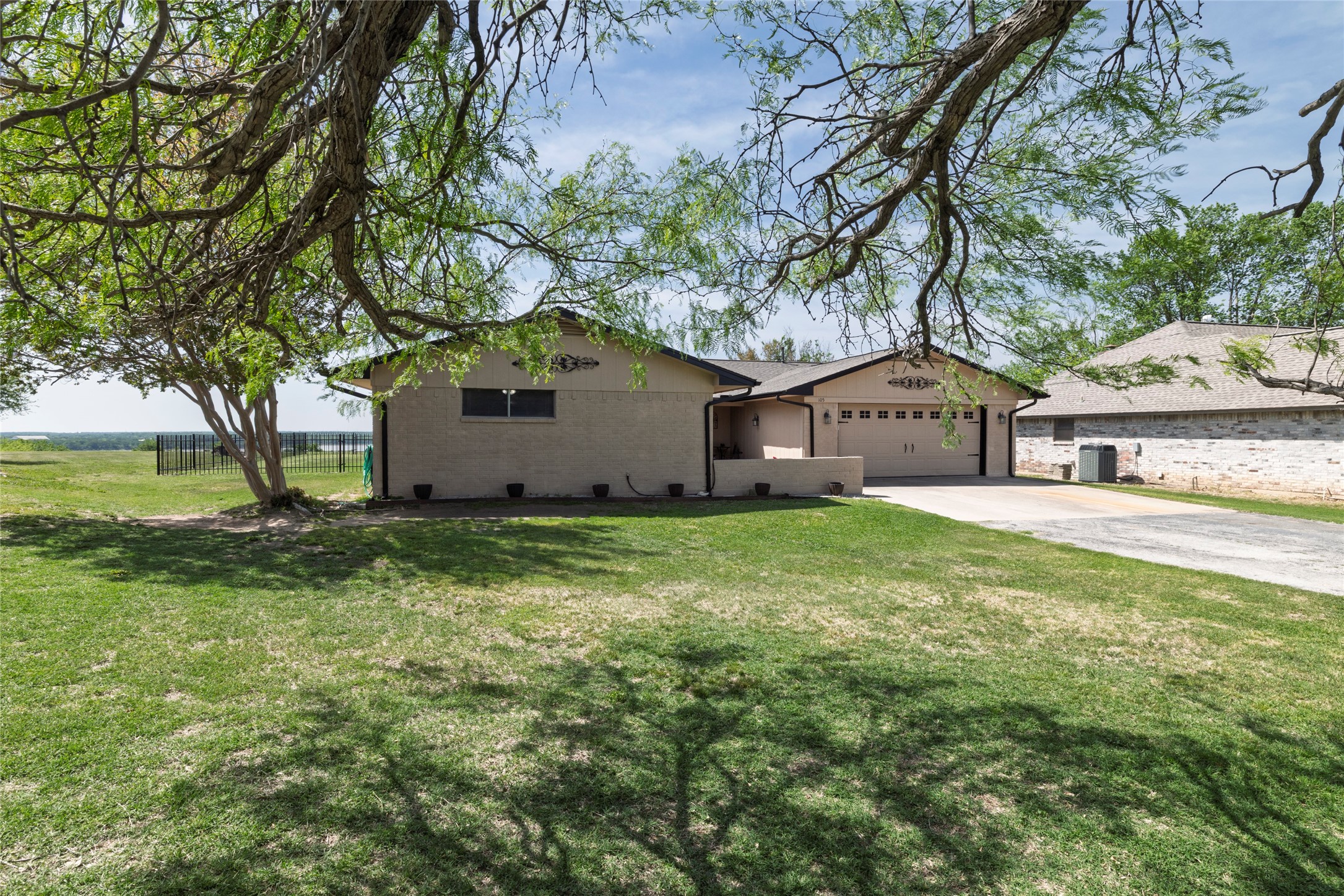 105 Lakeview Drive Runaway Bay TX 76426