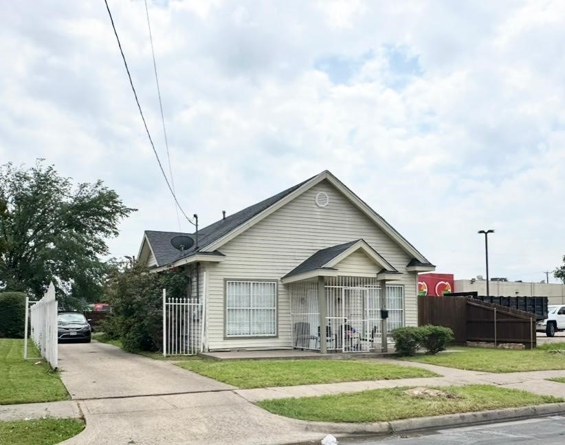 714 Sunset Avenue Dallas TX 75208
