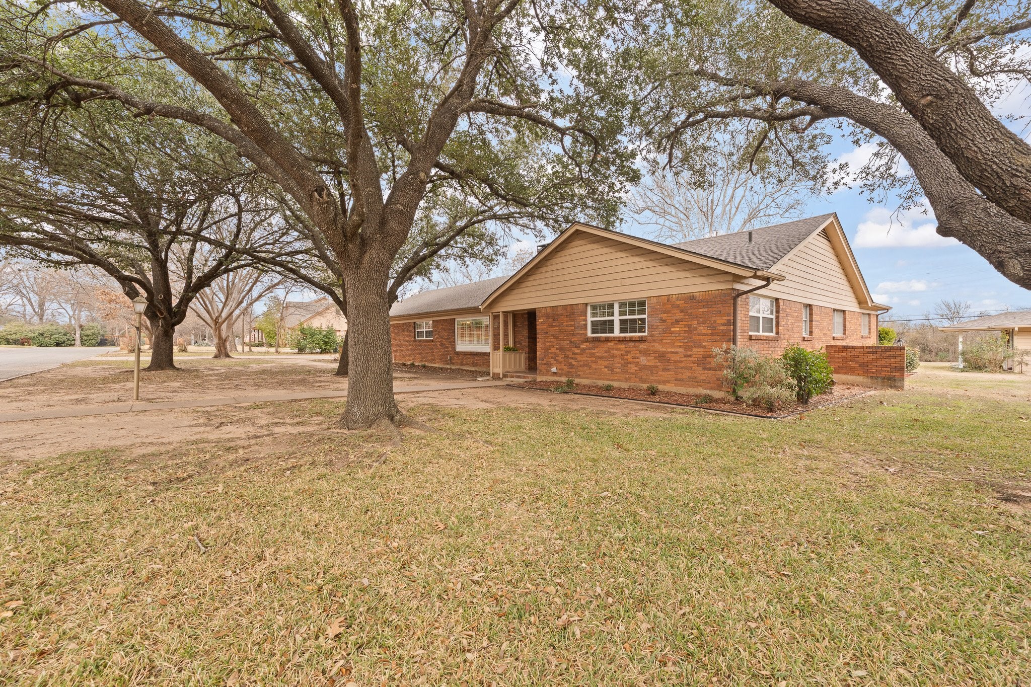 1105 S Walnut Street Cleburne TX 76033