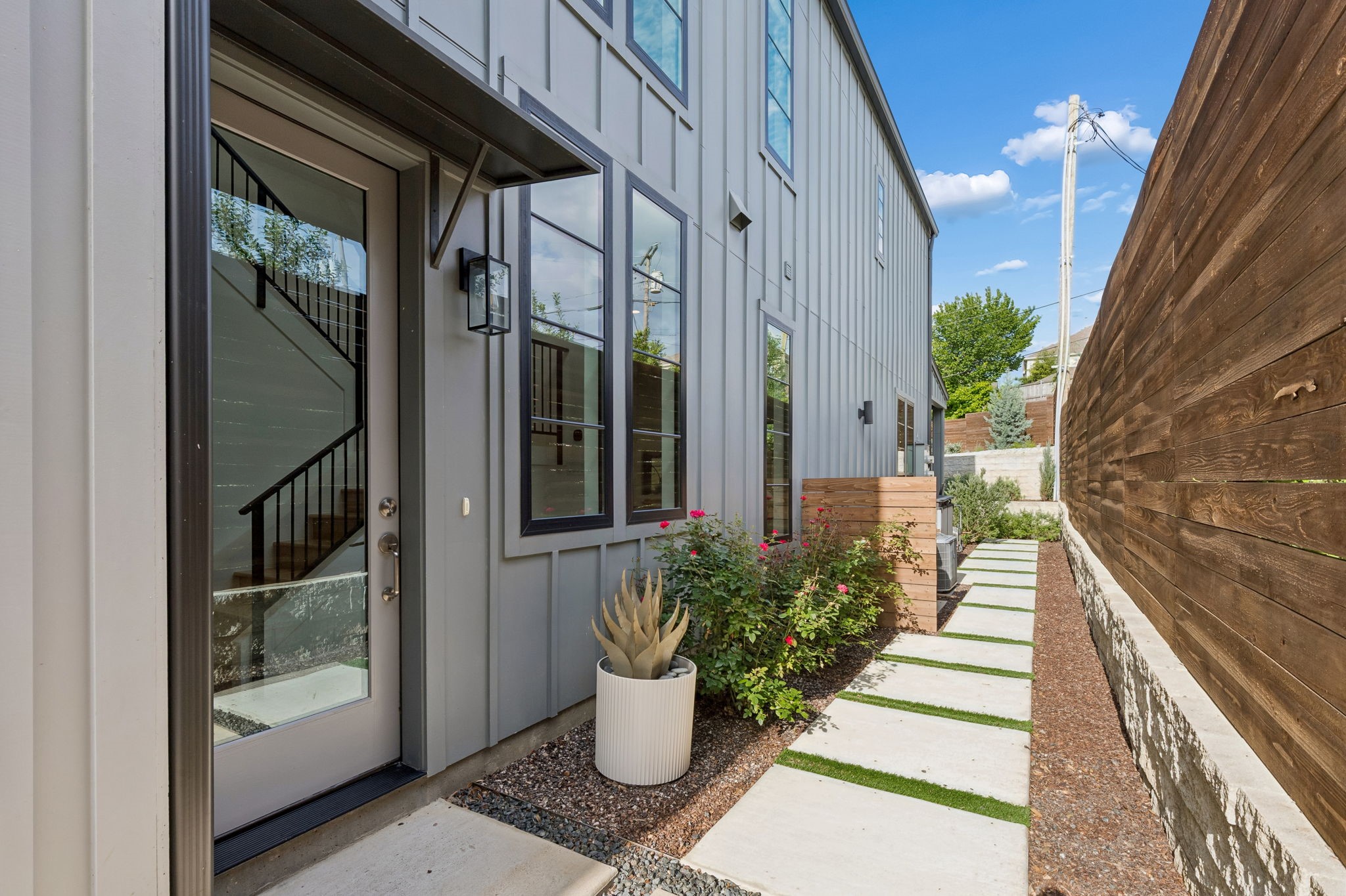 1208 Haines Avenue Dallas TX 75208