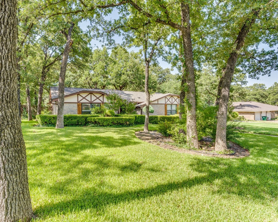 204 Shadowoak Drive Burleson TX 76028