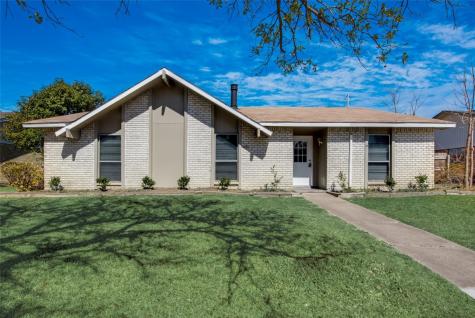 842 Pinoak Drive Grand Prairie TX 75052