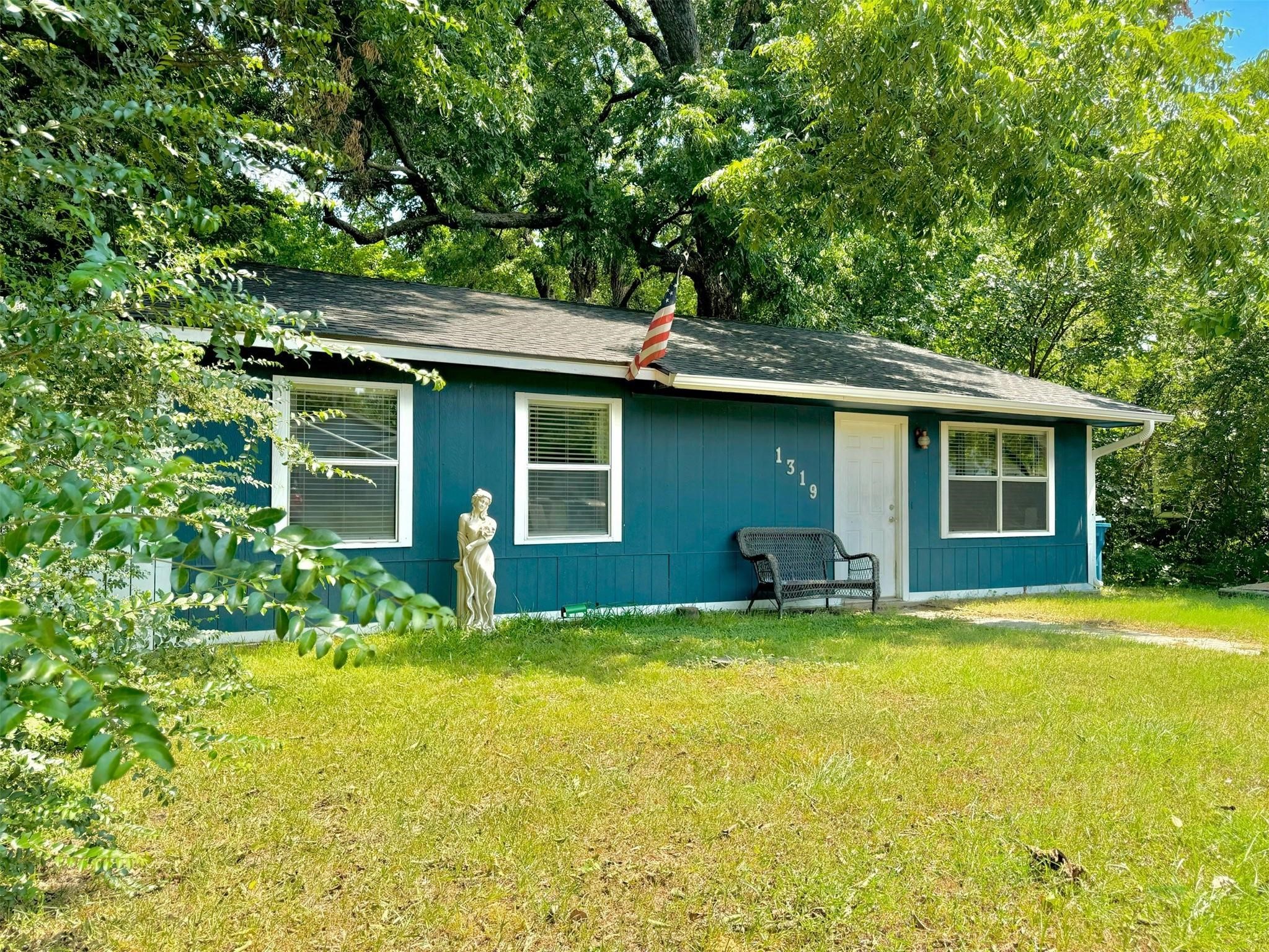 1319 W Morgan Street Denison TX 75020